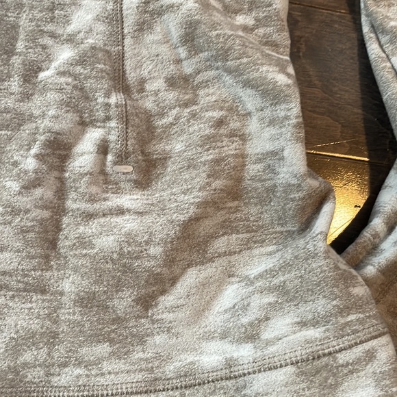 Lululemon long sleeve top, size 6 - Picture 8 of 8